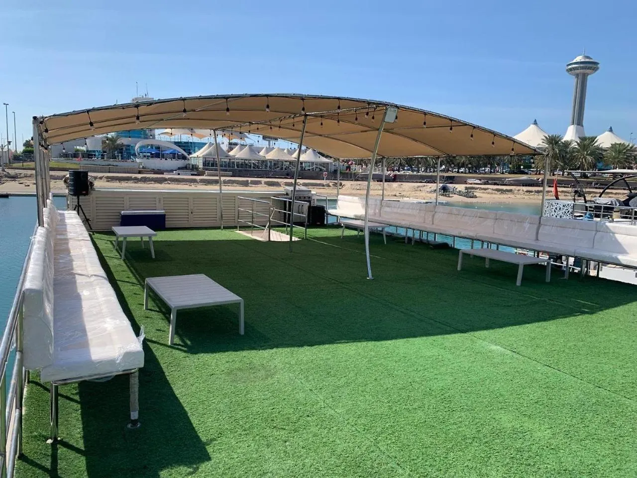 Båthotell Royal Boat With Inflatable Toys Hotell Abu Dhabi Förenade Arabemiraten